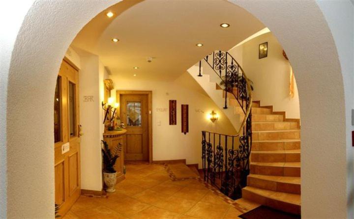 Kristall Hotel 3*